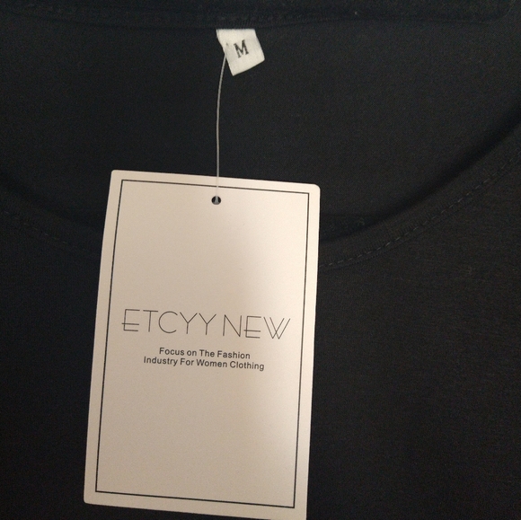 Women's black tunic with split side, new with tags. Size M. - Picture 2 of 5